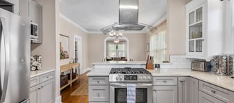 Beautiful Midcity Marvel 2BR 1BA Near LSU Downtown