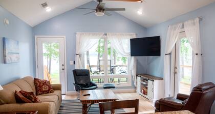 Nice cottage located on Lake Sinclair. Lots of room with great views