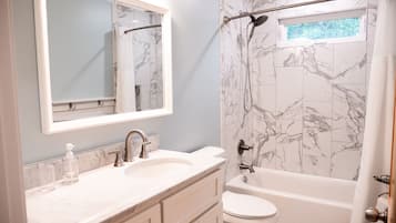 Combined shower/bathtub, hair dryer, towels, soap