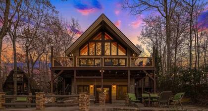 Lake Front, Beautiful views, Gentle slope to Lake, Hot tub, Close to Downtown.