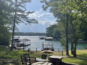 Property grounds - Lake Front, Beautiful views, Gentle slope to Lake, Hot tub, Close to Downtown. (Morganton)