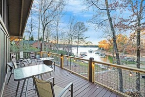 Terrace/patio - Lake Front, Beautiful views, Gentle slope to Lake, Hot tub, Close to Downtown. (Morganton)