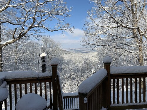 Relaxing 4-BR, Great View, near Beaver Lake and Leatherwood Trails