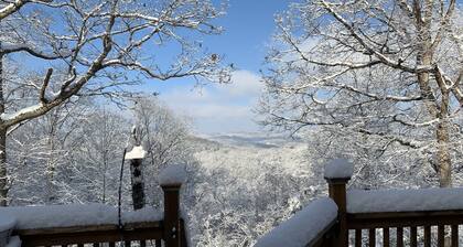 Relaxing 4-BR, Great View, near Beaver Lake and Leatherwood Trails