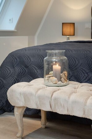 Unclassified image, 5 of 25, button