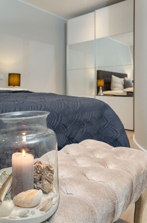 Unclassified image, 4 of 25, button