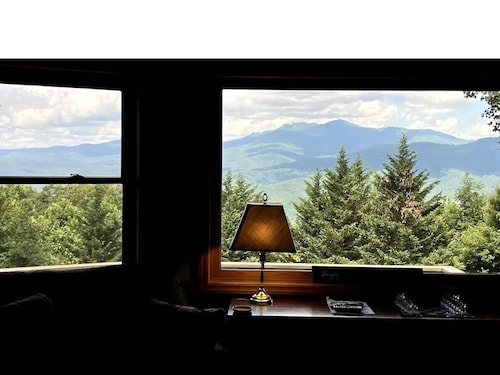 The Big Round Cabin - Blowing Rock, Hot tub, Secluded acreage, fabulous views