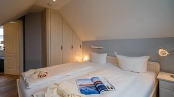 1 slaapkamer, een bureau, een strijkplank/strijkijzer, wifi