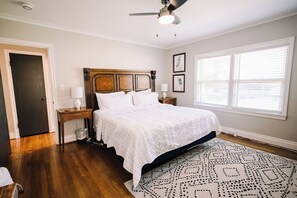 4 bedrooms, desk, iron/ironing board, travel crib