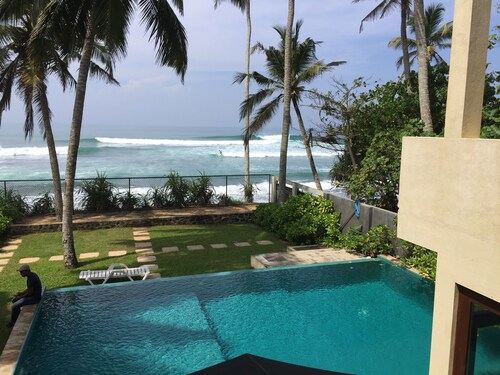Luxury Surf Villa Madiha Beachfront