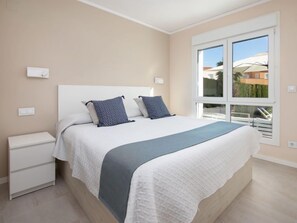 3 bedrooms, iron/ironing board, WiFi