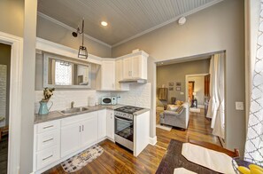 冰箱、微波炉、烤箱、炉灶