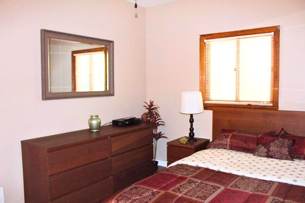 2 bedrooms, iron/ironing board, WiFi, bed sheets