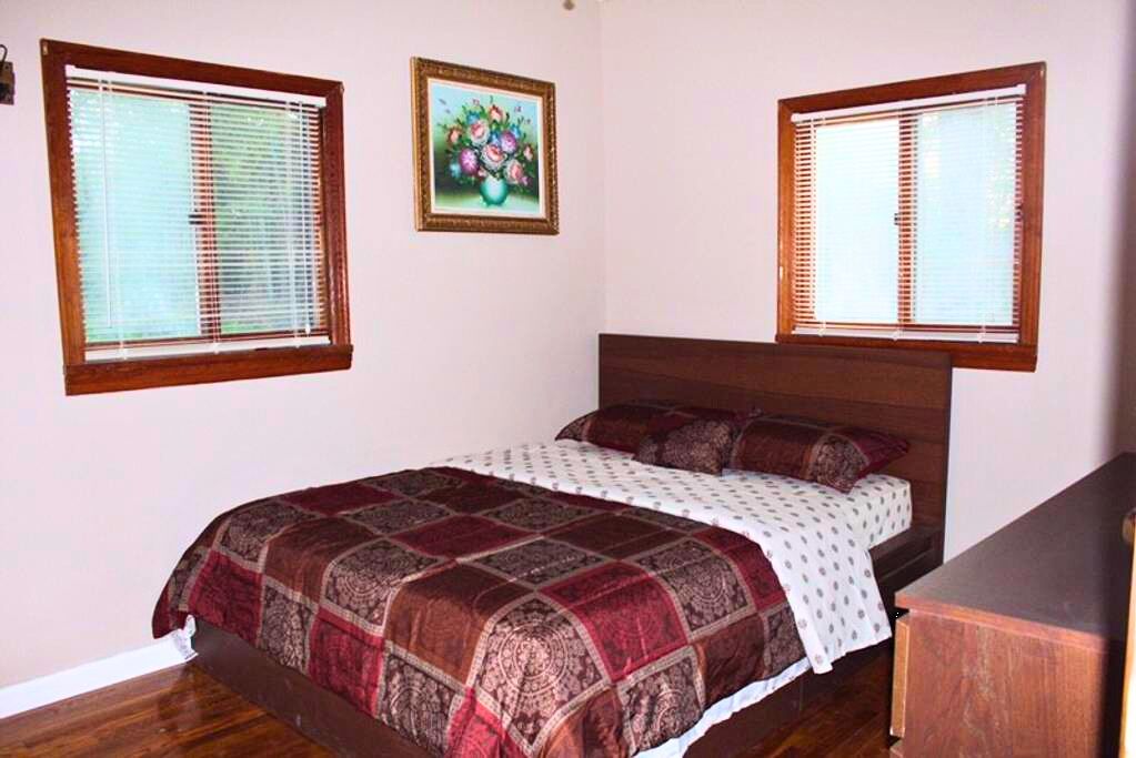 2nd bedroom (2)
