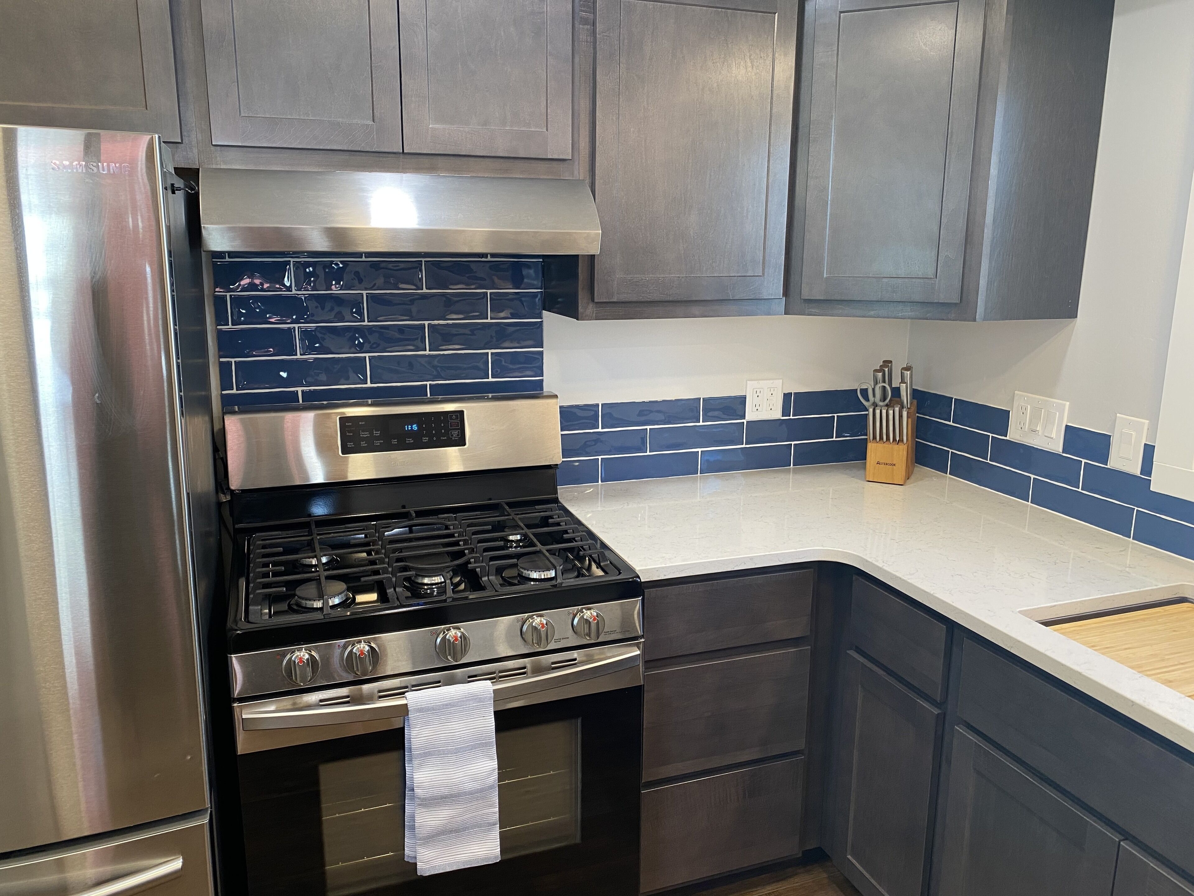 Refrigerador, microondas, horno, placa de cocina