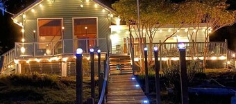 Relaxing Getaway Lake Cabin with Pristine Views