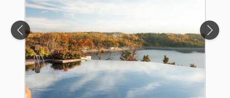 Alberca techada y alberca al aire libre