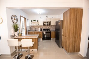 Mikrowelle, Ofen, Herdplatte, Geschirrspüler