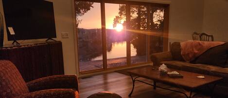 TV connectée, jeux vidéo, lecteur de DVD, table de tennis de table