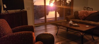 LG's over the White River- Spacious house with beautiful river & mountain views!