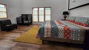 4 bedrooms, iron/ironing board, free WiFi, bed sheets
