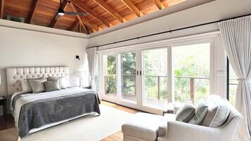 4 chambres, bureau, fer et planche à repasser, lit parapluie