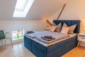 Unclassified image, 5 of 25, button