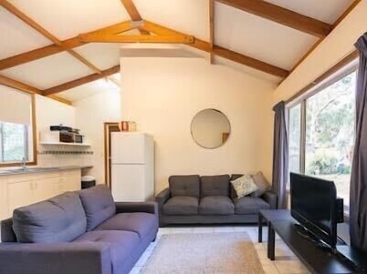 Two-Bedroom Bungalow - Self Contained, Two Bedroom Bungalow with 1 Queen, 1 Double/Single Bunk Bed & 1 Single, Private Backyard