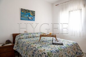 3 dormitorios, caja fuerte, tabla de planchar con plancha