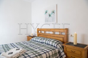 3 chambres, coffres-forts dans les chambres, fer et planche Ă repasser