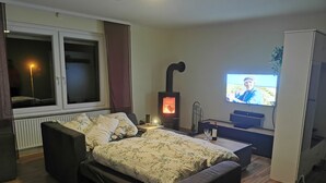 Unclassified image, 3 of 18, button - In two minutes in nature - with terrace, sauna and fire barbecue (Hahausen)