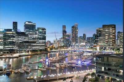 💙Lovely Waterfront Apartment with Swimming Pool🏊and Gym🏋️in the💙of Docklands