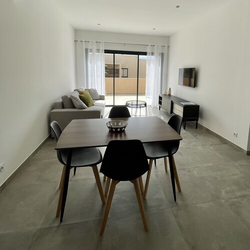 Maison mitoyenne neuve .