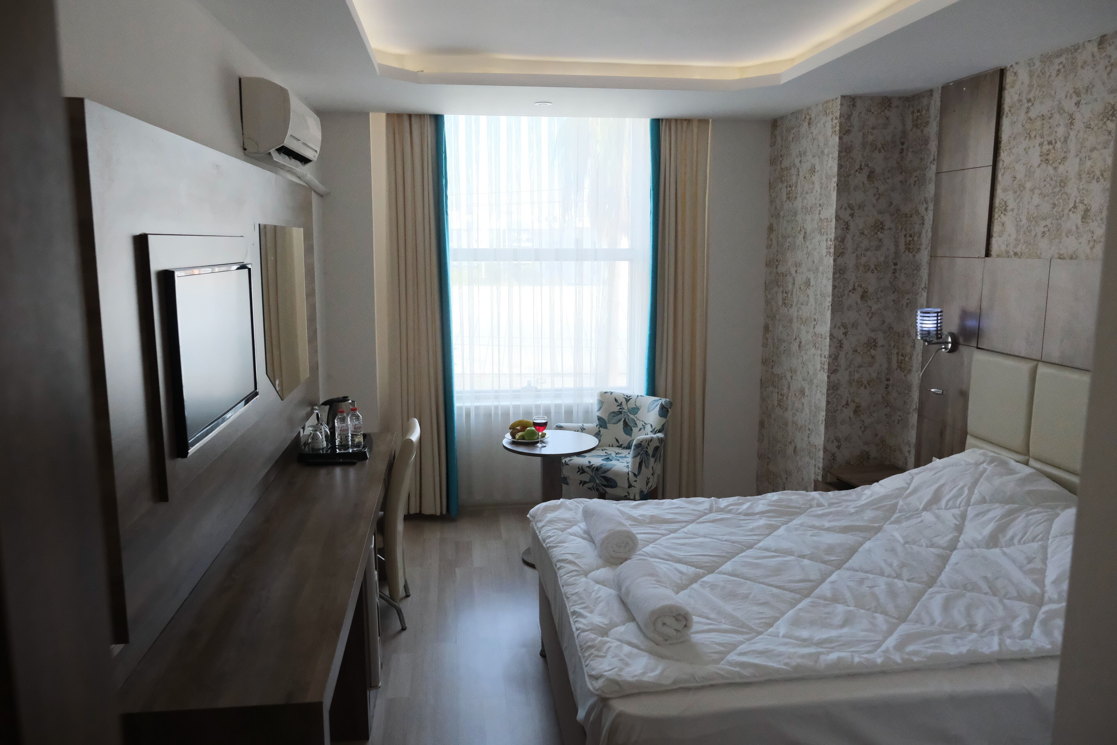 Classic Room | Laptop workspace, free WiFi, bed sheets