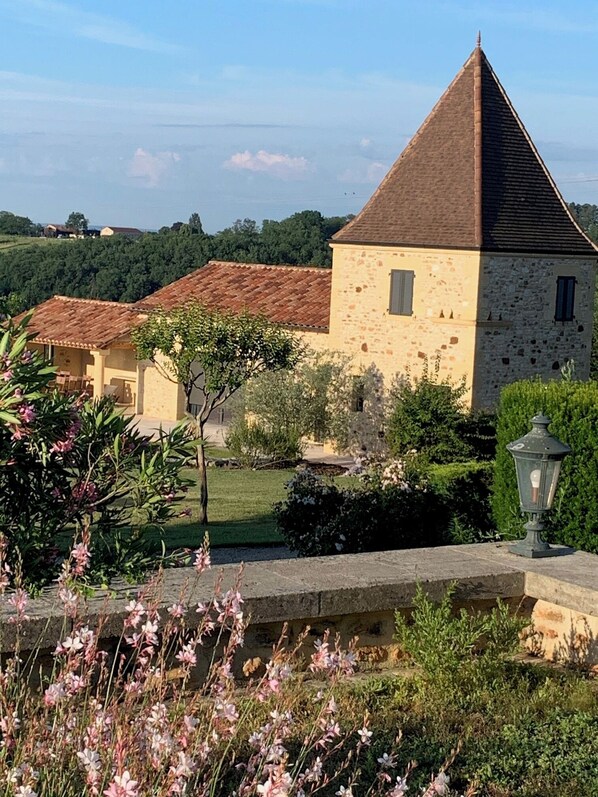 Property grounds - Charming little house with all comforts for relaxing in the countryside (Rouffignac-Saint-Cernin-de-Reilhac)