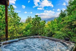 Outdoor spa tub - Luxurious Mountain Views Cabin w/ 6 Br + Hot Tub! (Gatlinburg)