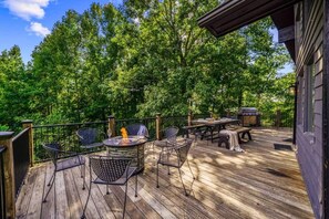 Outdoor dining - Luxurious Mountain Views Cabin w/ 6 Br + Hot Tub! (Gatlinburg)