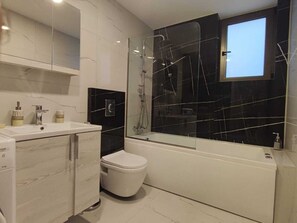 Jetted tub, hair dryer, towels, soap