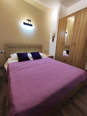2 bedrooms, iron/ironing board, free WiFi