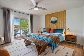 4 bedrooms, desk, iron/ironing board, travel cot - Lakeside Luxe: Cozy Fall & Winter Escape (Lake Ozark)