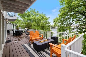 Outdoor dining - Lakefront Retreat | Dock, Hot Tub + Kayaks (Lake Ozark)