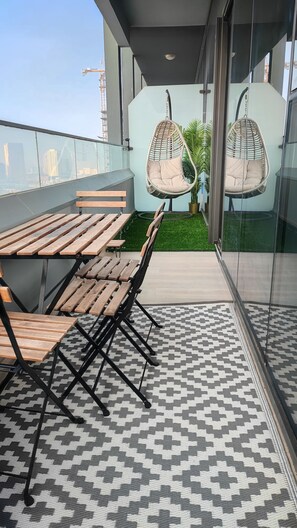 Outdoor dining - NEW 3 room apartment on Je VC DUBAI (Jumeirah village circle)