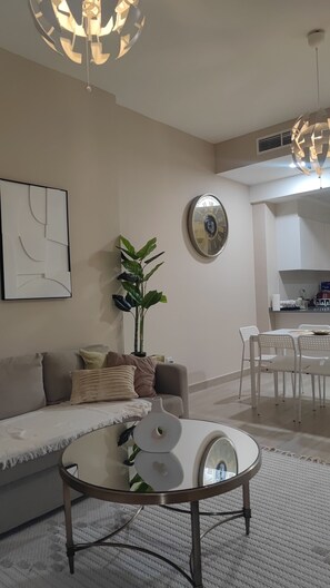 Smart TV - NEW 3 room apartment on Je VC DUBAI (Jumeirah village circle)