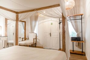 3 bedrooms, blackout curtains, free WiFi