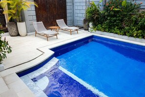 Outdoor pool, pool loungers