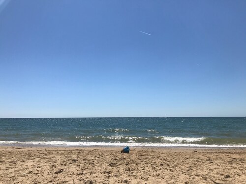 Bournemouth cottage 6mins from beach, free parking