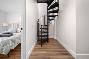 2 عدّة غرف نوم ومكتب ومكواة/لوح كي وواي فاي مجانًا