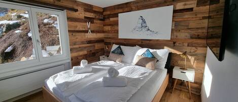 1 bedroom, travel crib, free WiFi