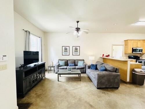 Chateau 1, spacious townhouse in Tickfaw, LA