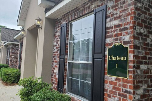 Chateau 1, spacious townhouse in Tickfaw, LA